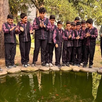 بازدید دانش آموزان کلاس ششم ب از گلستان سروش